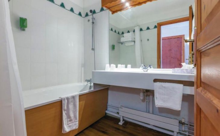 Hotel La Cachette, Les Arcs, Bathroom